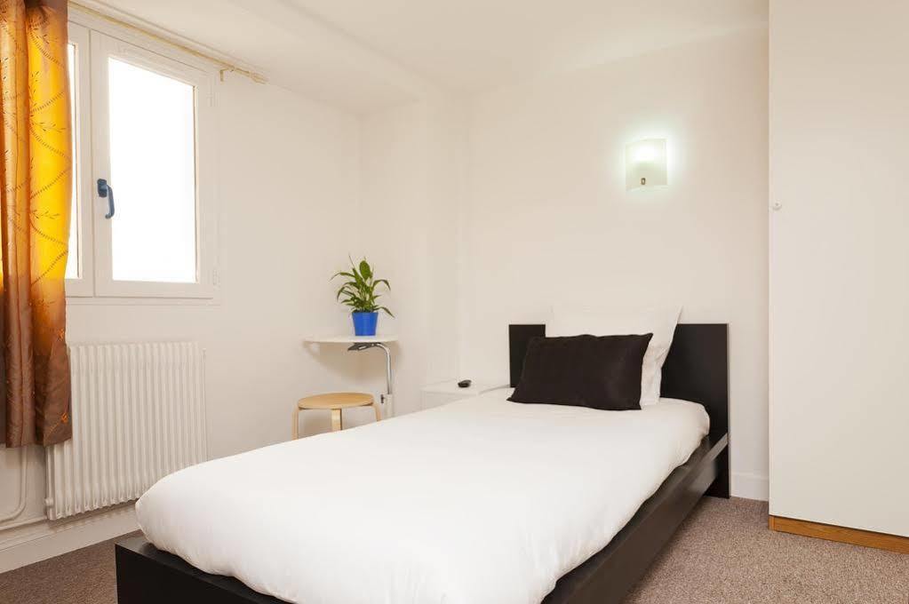 Hotel Petit Bastille Aulnay-sous-Bois Quarto foto